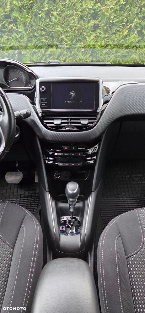 Peugeot 208 - 25