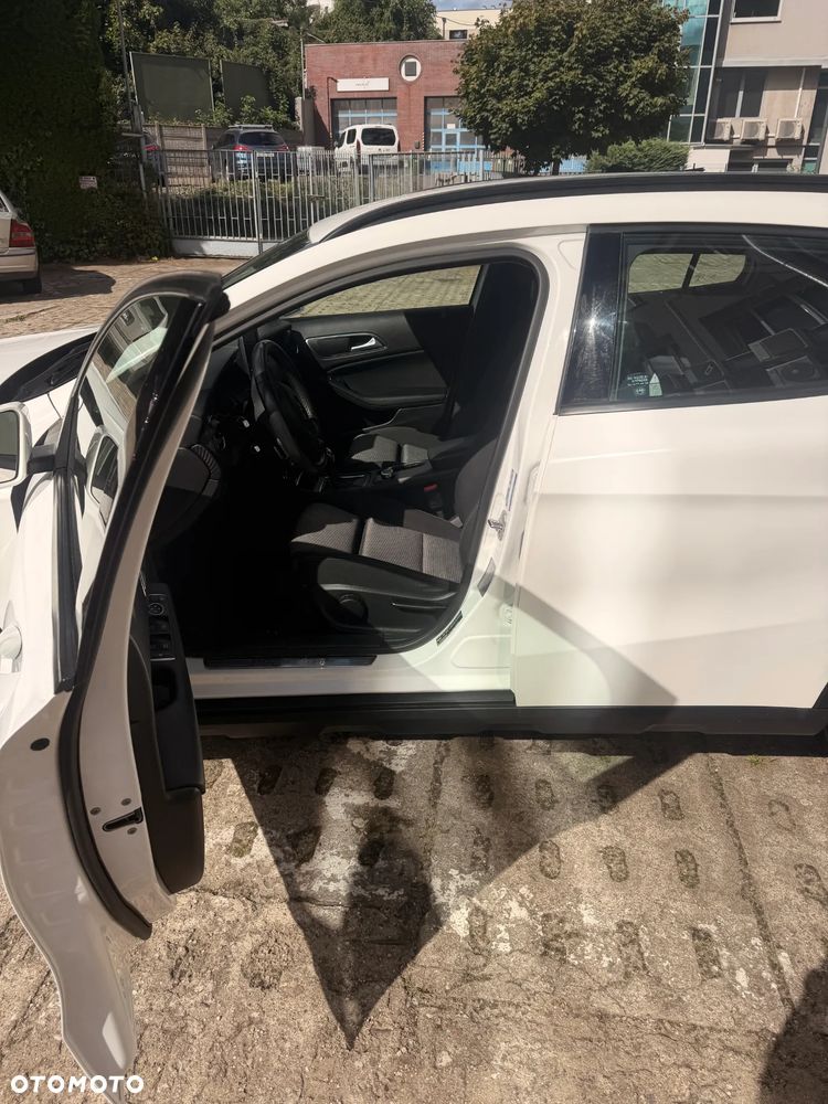 Mercedes-Benz GLA 180 Urban - 4
