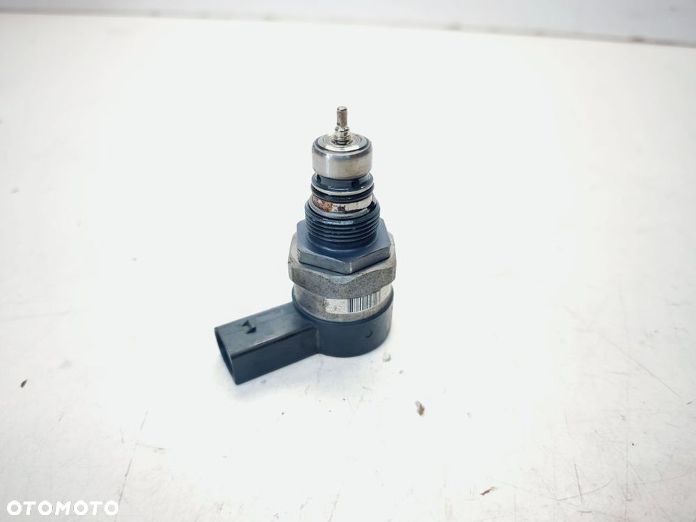 ZAWÓR CIŚNIENIA PALIWA AUDI VOLKSWAGEN SEAT SKODA 057130764AB - 2