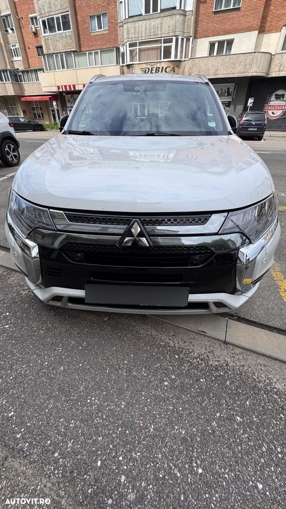 Mitsubishi Outlander PHEV 2.4 L 4X4 Instyle - 14