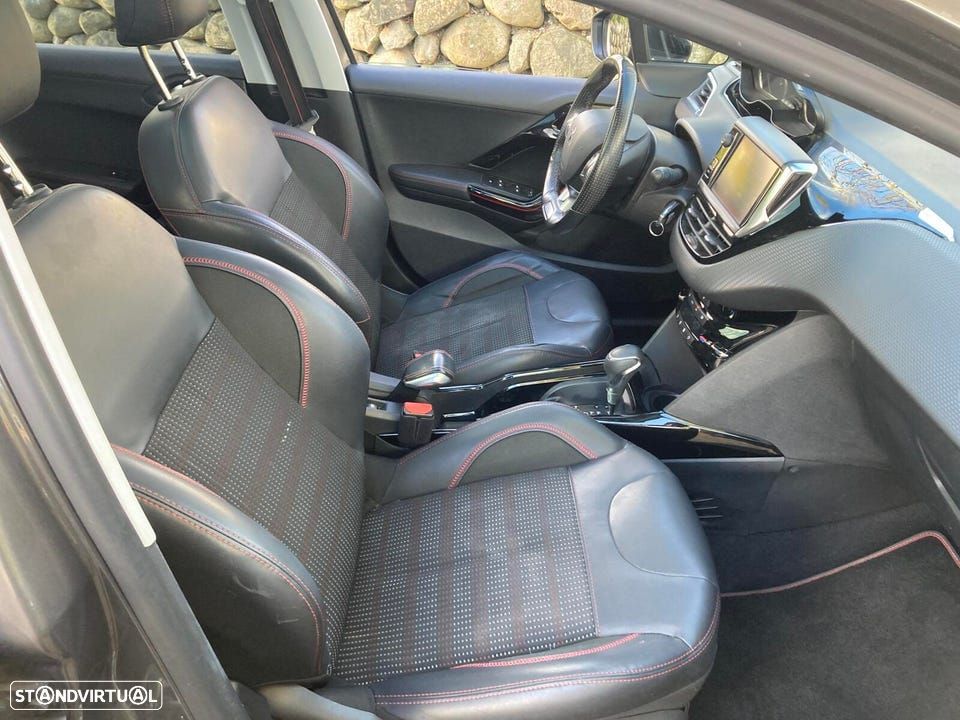 Peugeot 2008 1.2 PureTech Allure EAT6 - 3
