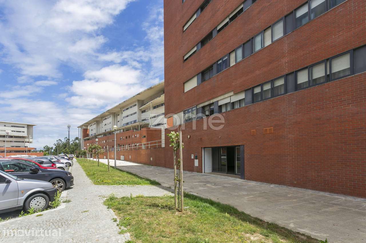 Espaço Comercial com 136 m² | Projeto de Álvaro Siza Vieira | Peraf... - Grande imagem: 4/31
