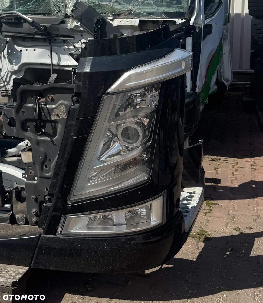 Reflektor lewy Xenon Volvo FH4