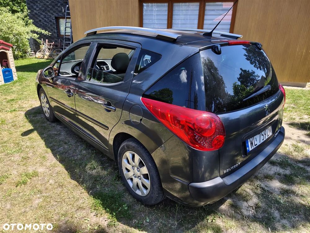 Peugeot 207 - 1