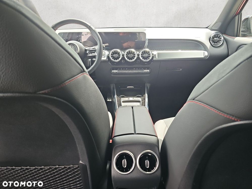 Mercedes-Benz GLB - 13