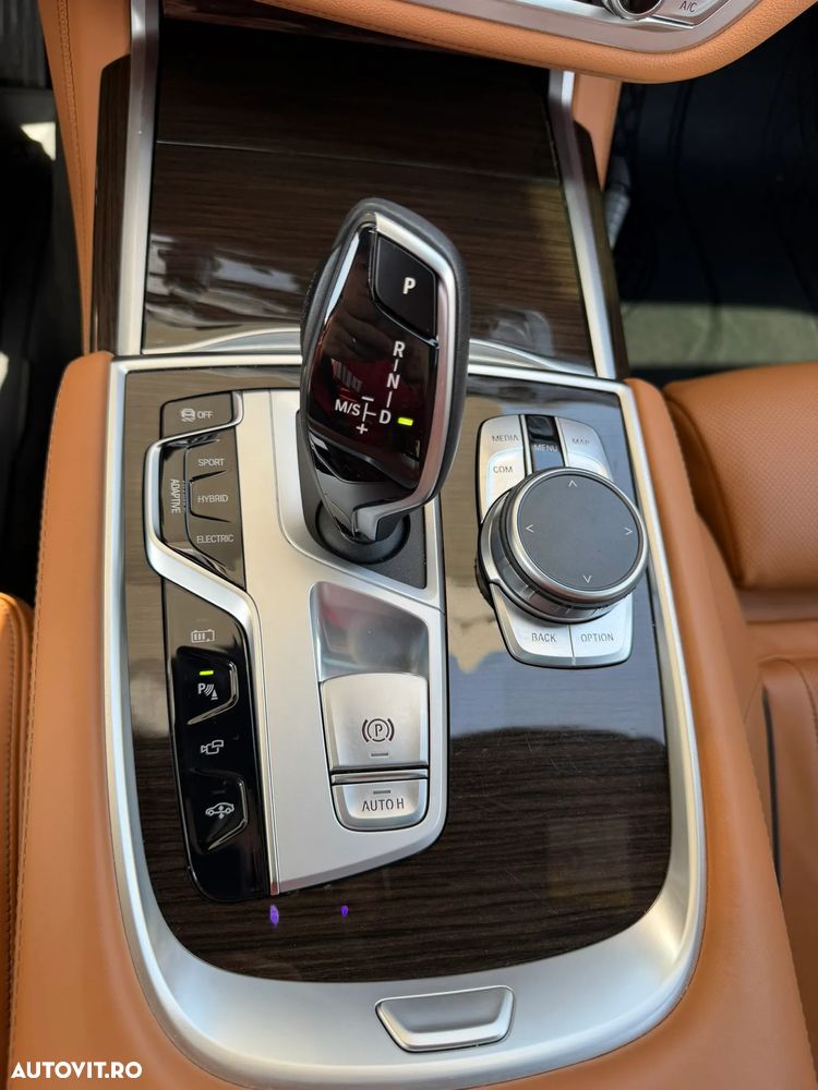 BMW Seria 7 745Le - 25