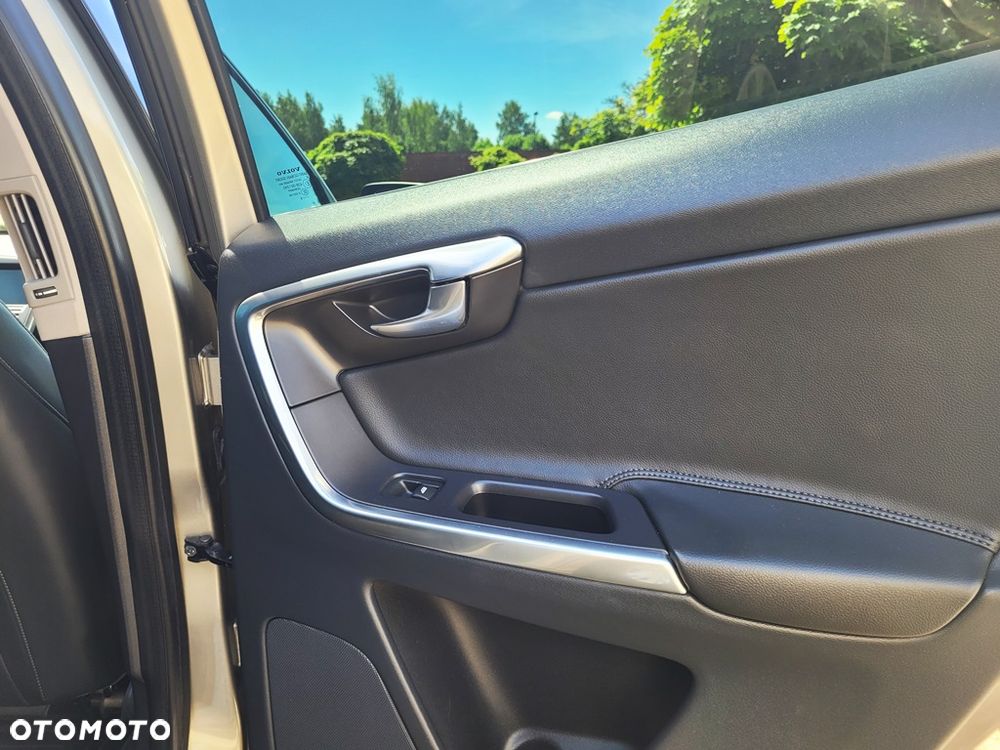Volvo XC 60 T5 R-Design Momentum - 20