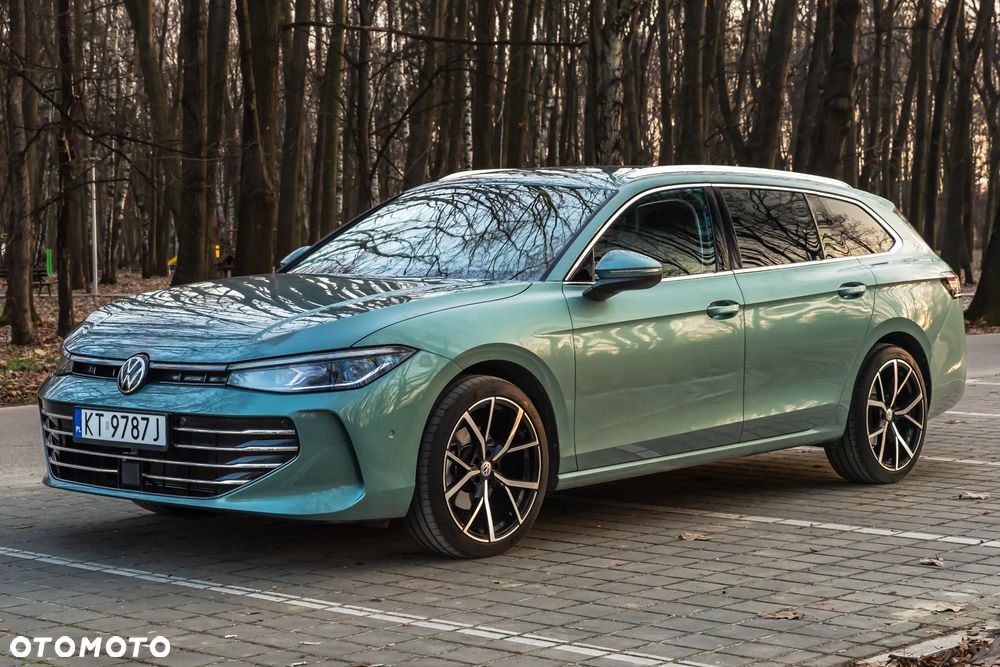 Volkswagen Passat - 1
