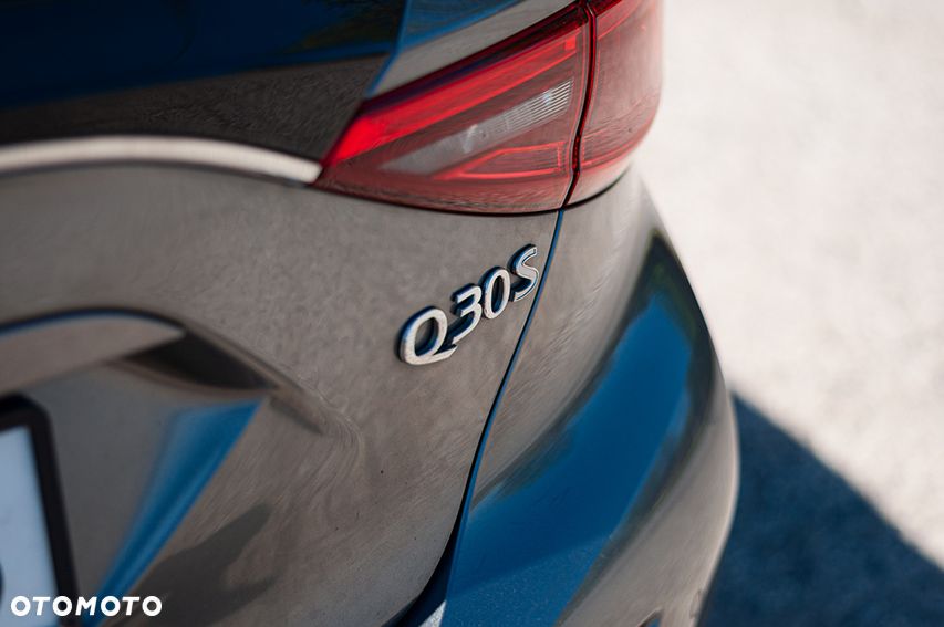 Infiniti Q30 2.2d Sport City Black AWD 7DCT - 10
