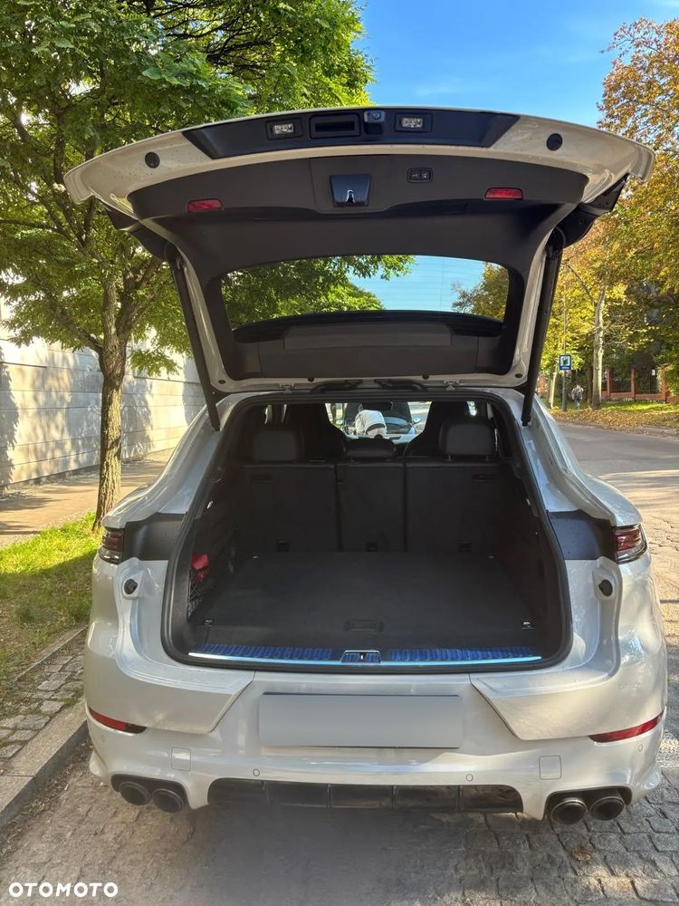 Porsche Cayenne S E-Hybrid PHEV - 2