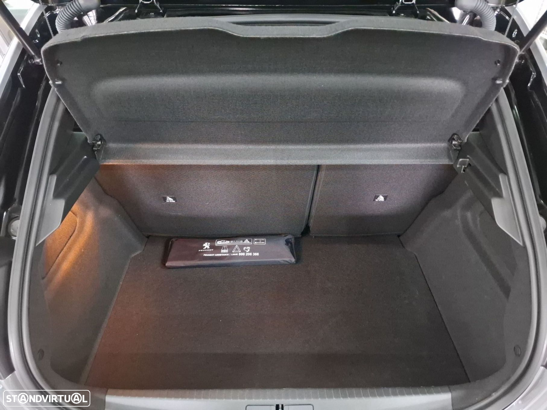 Peugeot 208 1.2 Hybrid GT e-DCS6 - 26