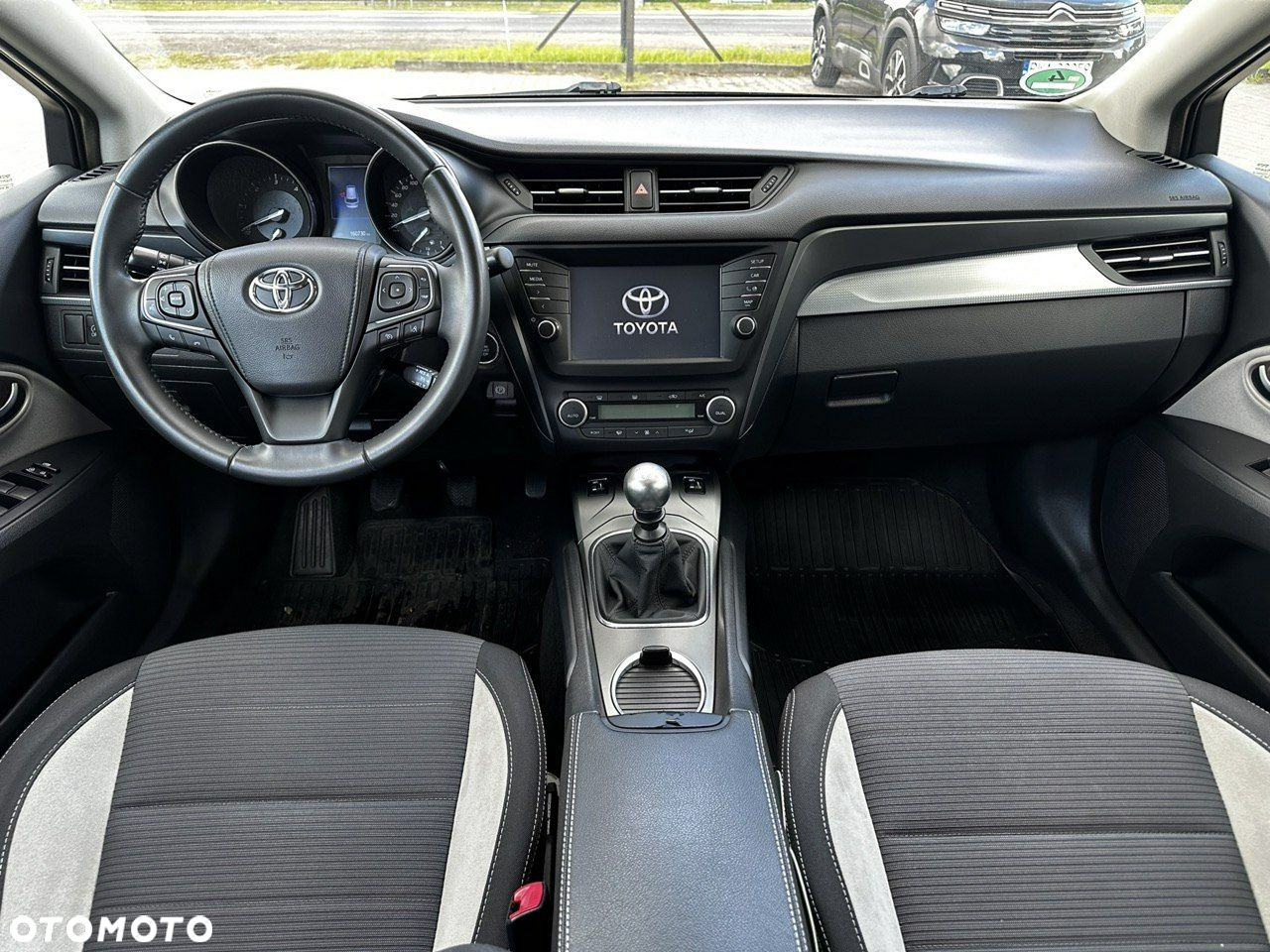 Toyota Avensis 2.0 D-4D Premium - 21