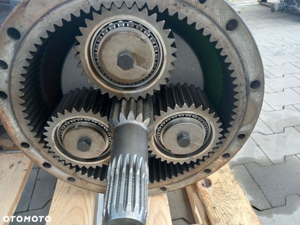 Tylna półoś przestawna obudowa zwolnica układ planetarny John Deere 6250R seria 6R