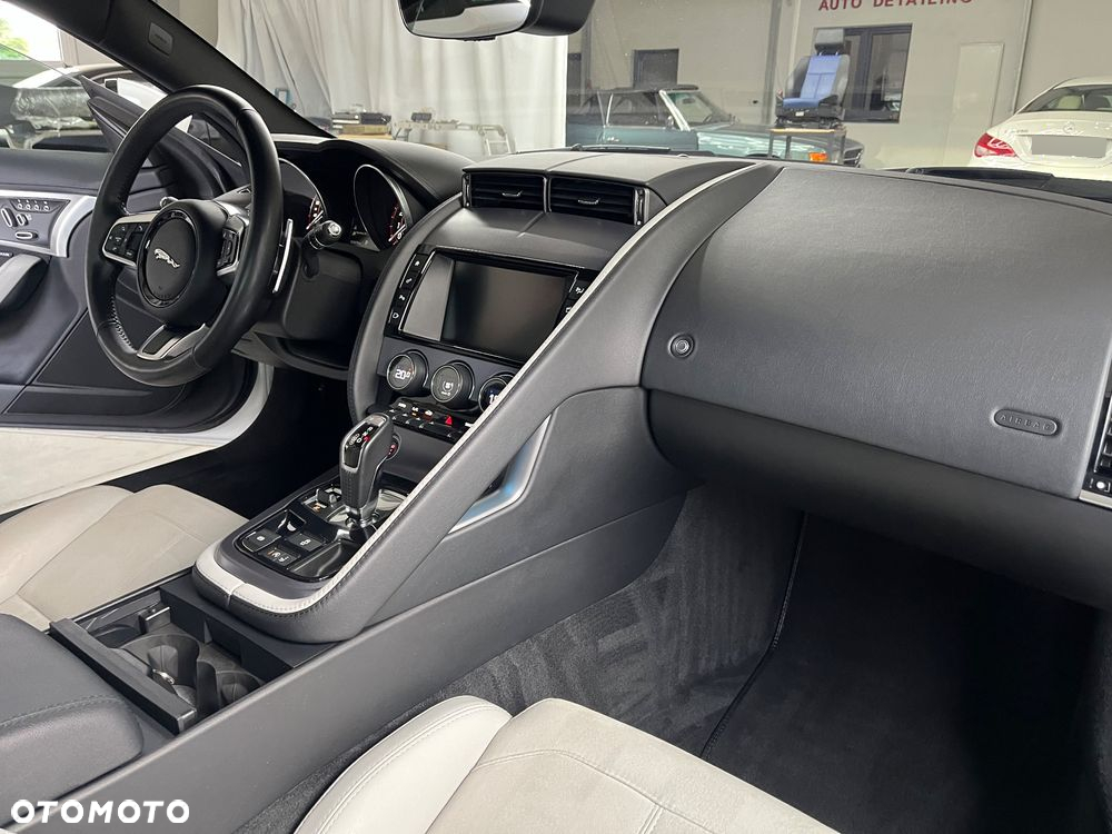 Jaguar F-Type 2.0 Turbo - 10