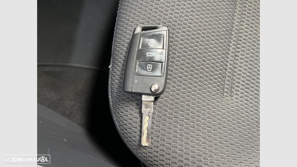 VW Golf 1.6 TDI Confortline DSG - 17