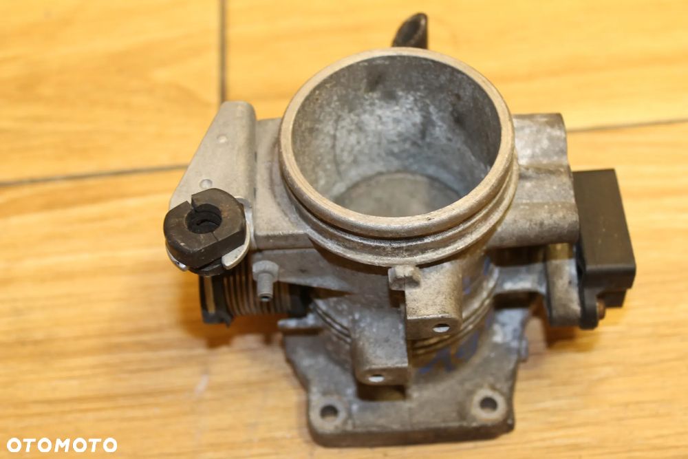 Przepustnica BMW E36 E46 i Z3 1.9 M43 - 2