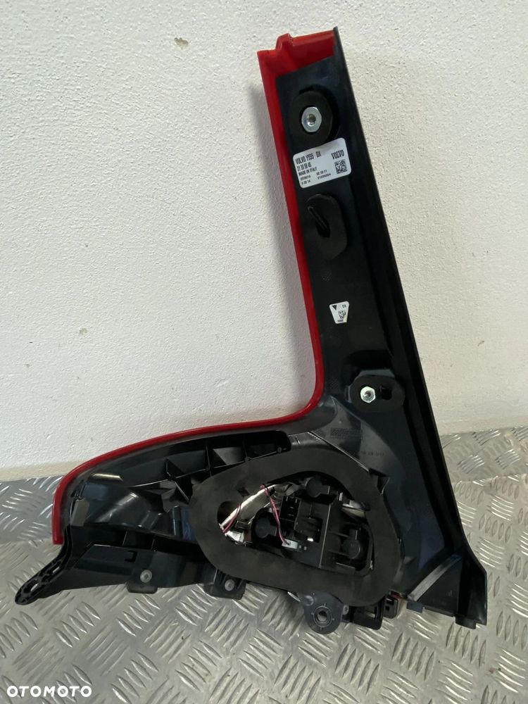 LAMPA TYLNA TYŁ PRAWA VOLVO V40 31395845 2012- - 8