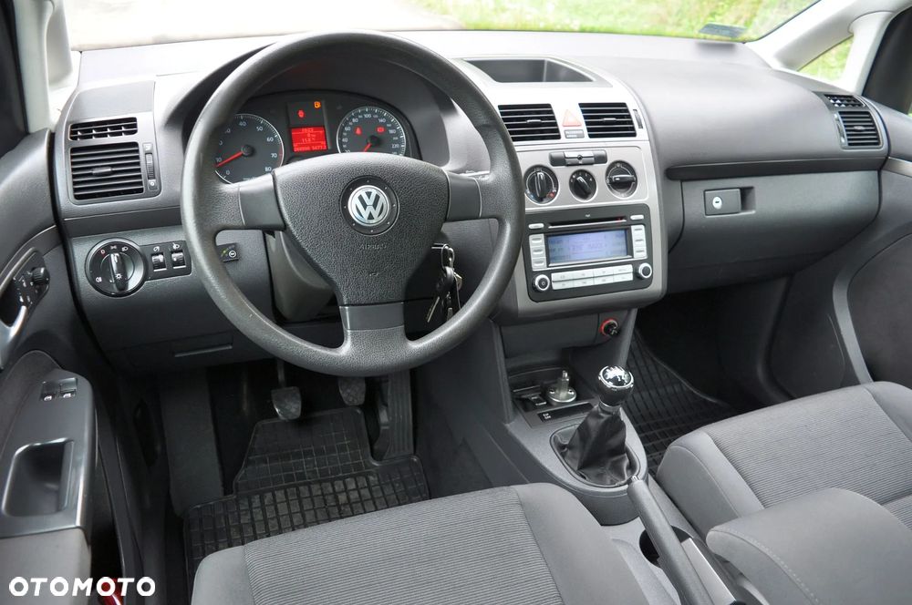 Volkswagen Touran 1.6 Conceptline - 18