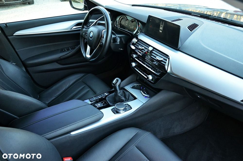 BMW Seria 5 520d Sport Line - 39
