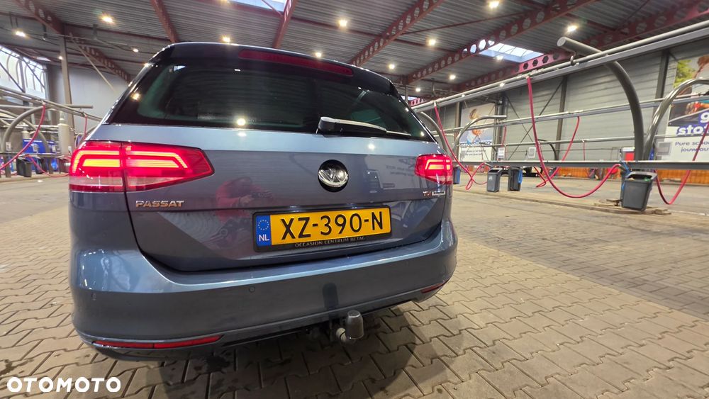 Volkswagen Passat - 16