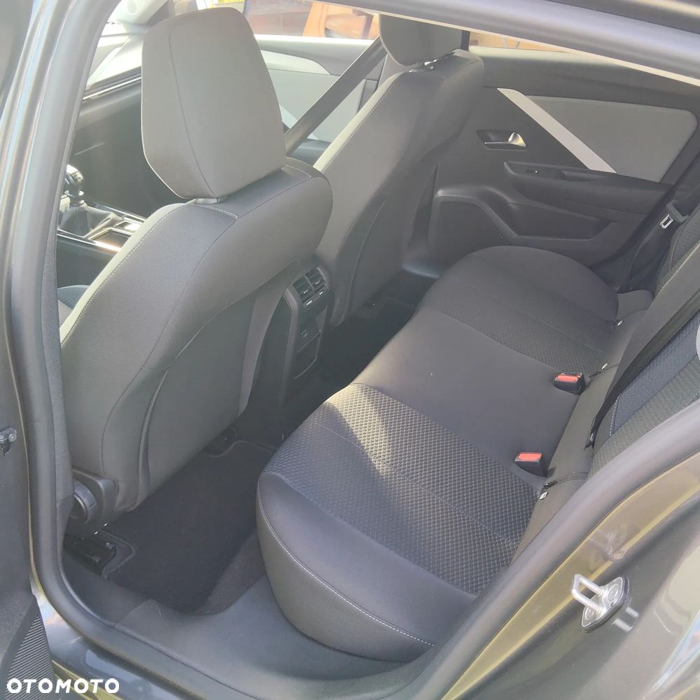Opel Astra 1.2 T Elegance S&S - 18