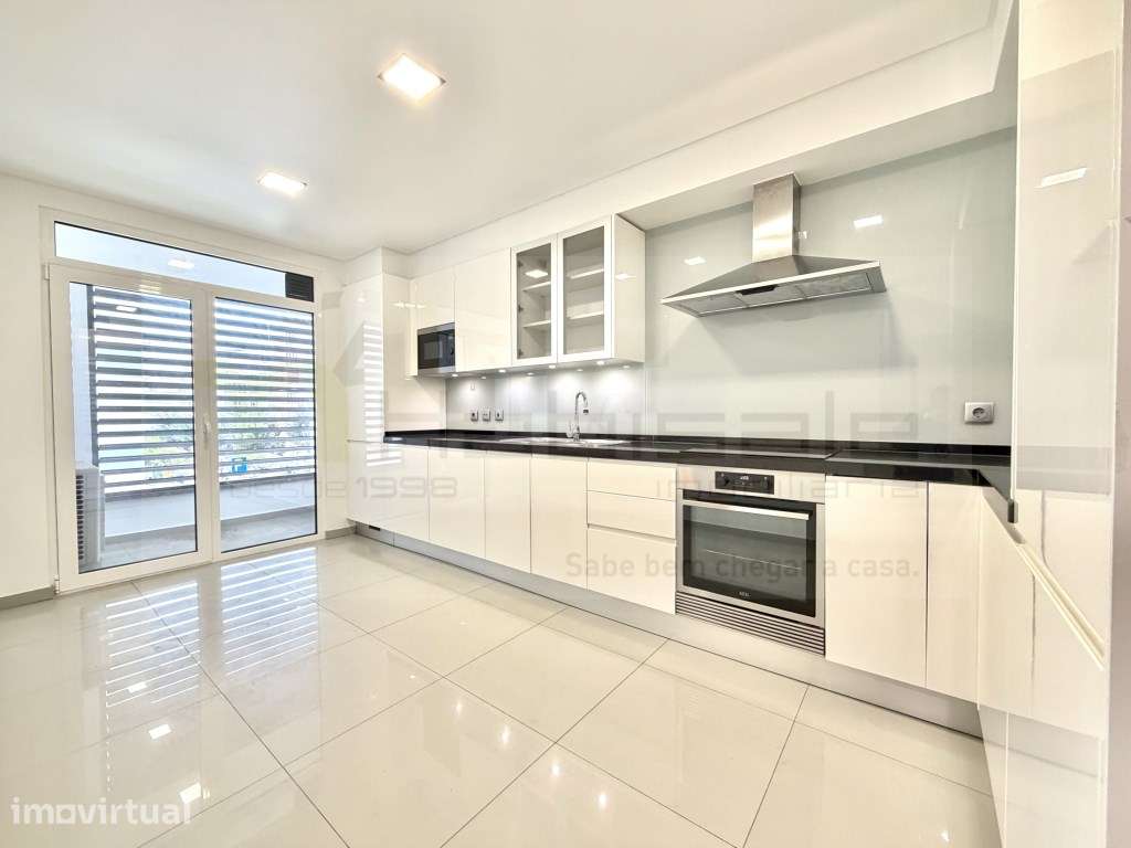 Apartamento T2 / Construção Recente com Garagem Box de 70m2 - Grande imagem: 2/20
