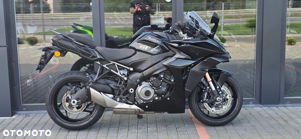 Suzuki GSX - 2