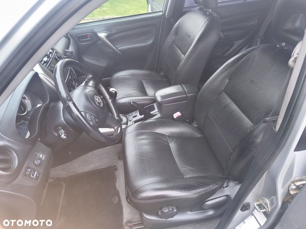 Toyota RAV4 - 8