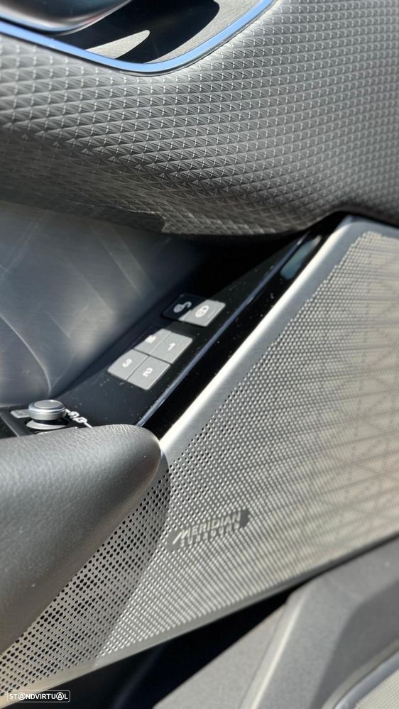 Land Rover Range Rover Velar 3.0 D R-Dynamic HSE - 29