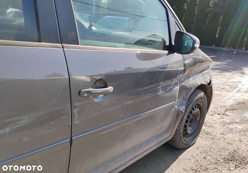 Volkswagen Touran - 26