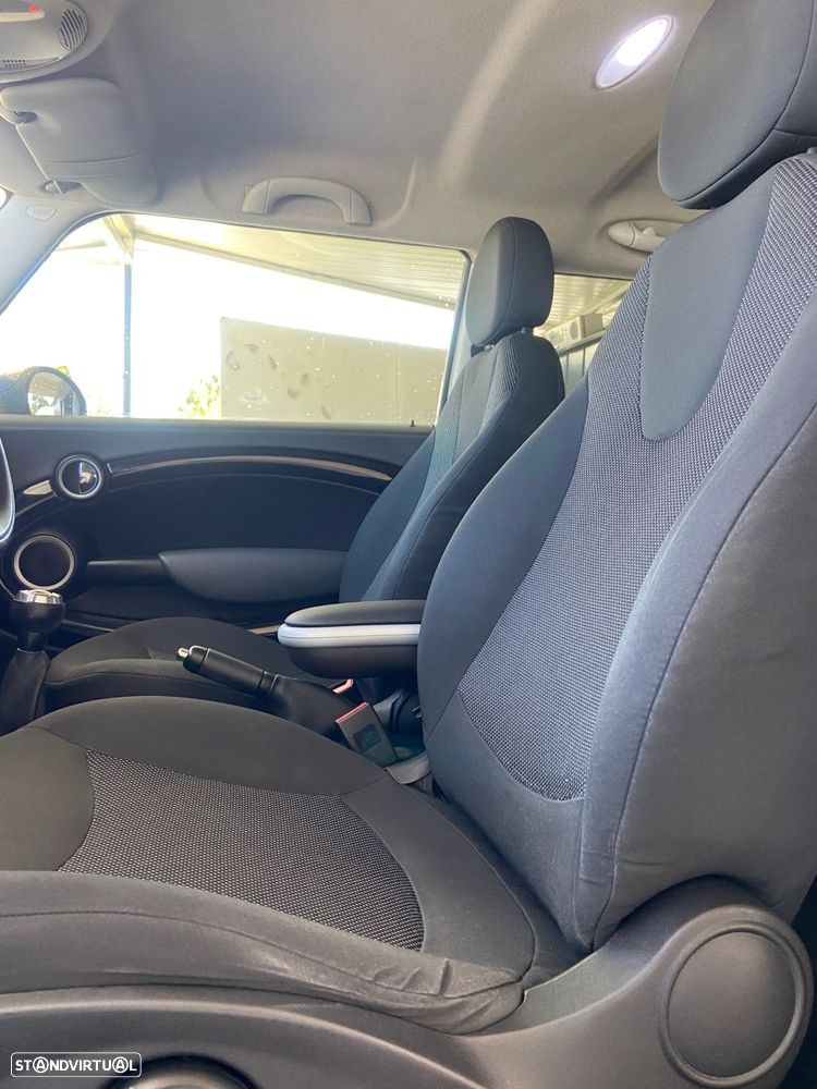 MINI 3 Portas Cooper D - 24