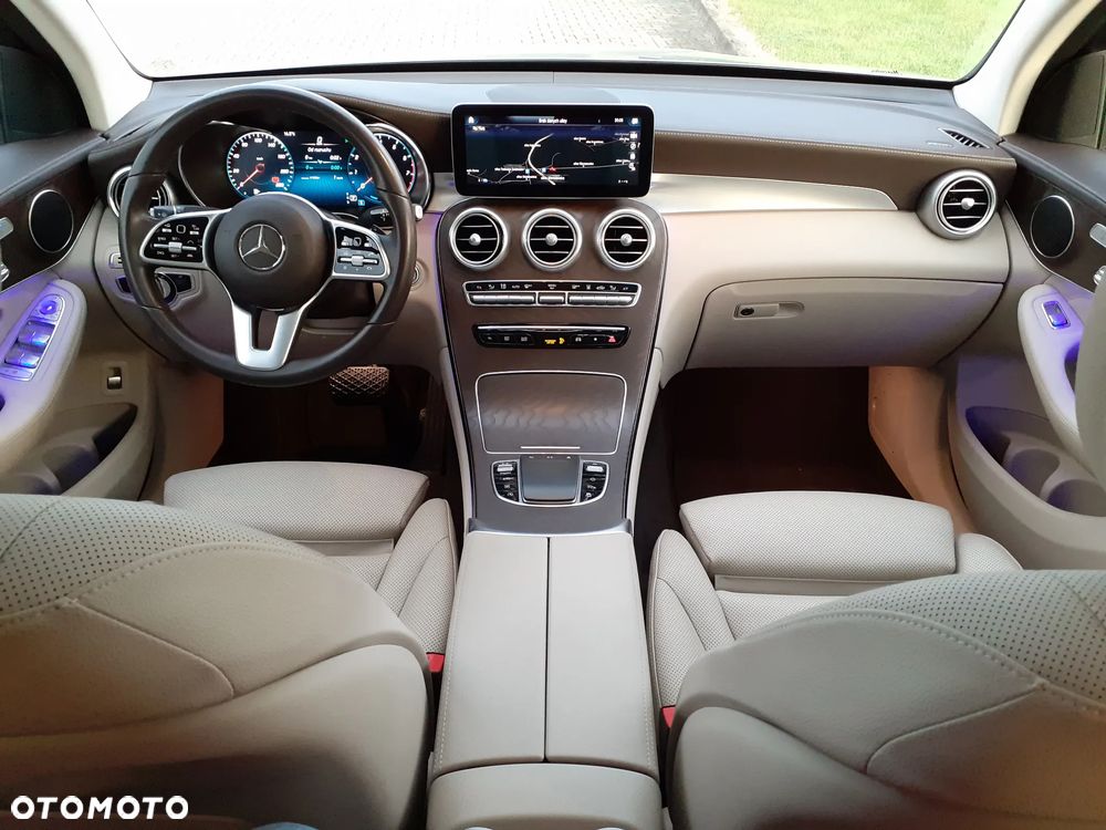 Mercedes-Benz GLC 200 4Matic 9G-TRONIC AMG Line Plus - 28
