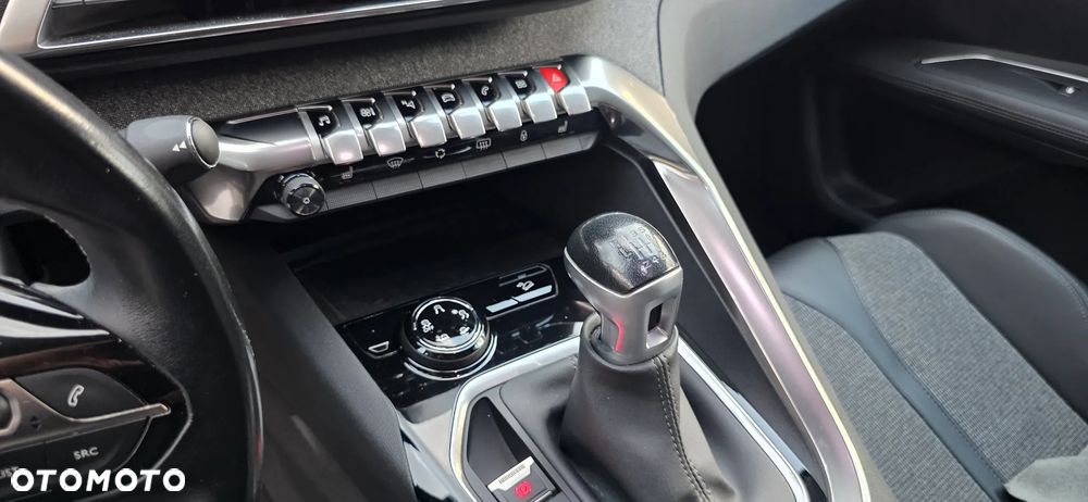 Peugeot 3008 1.2 PureTech Allure S&S - 16