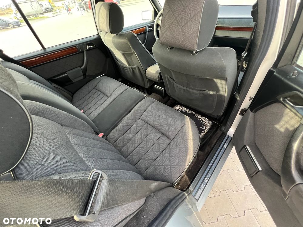 Mercedes-Benz W124 (1984-1993) - 11