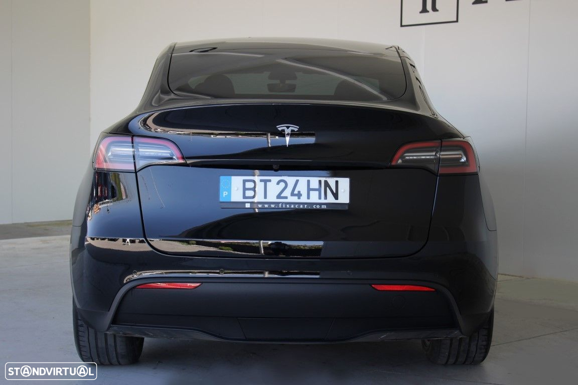 Tesla Model Y - 3