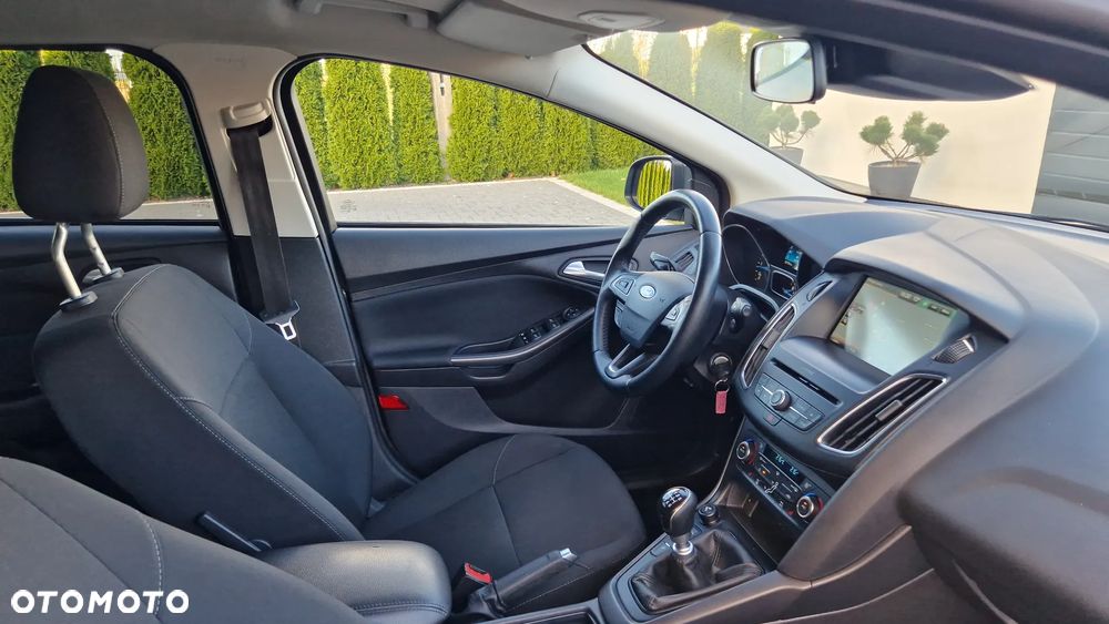 Ford Focus Turnier 1.5 EcoBlue Start-Stopp-System TITANIUM DESIGN - 19