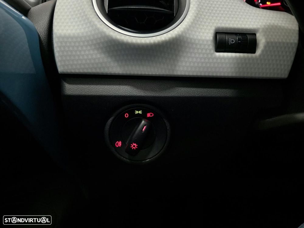VW Up! 1.0 Move Color - 23