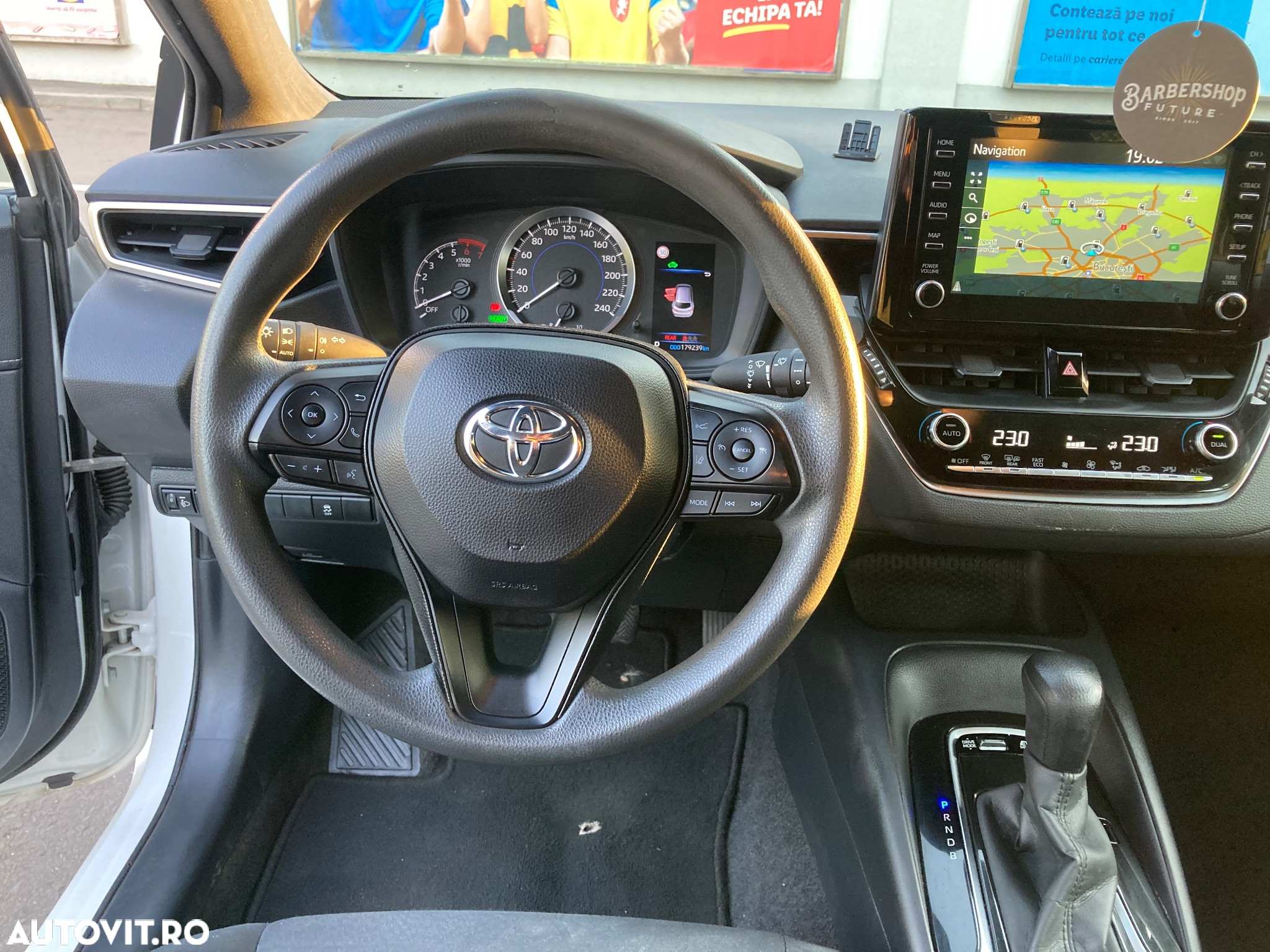 Toyota Corolla 1.8 HSD Business - 11