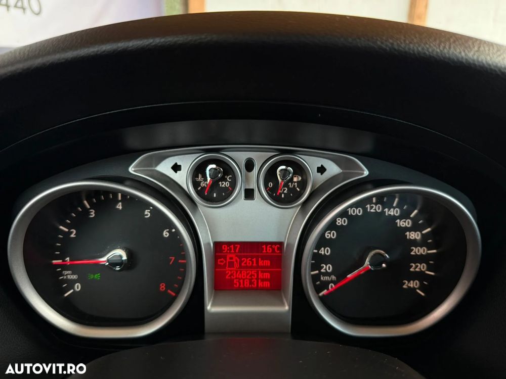 Ford Focus 1.4 16V Trend - 10