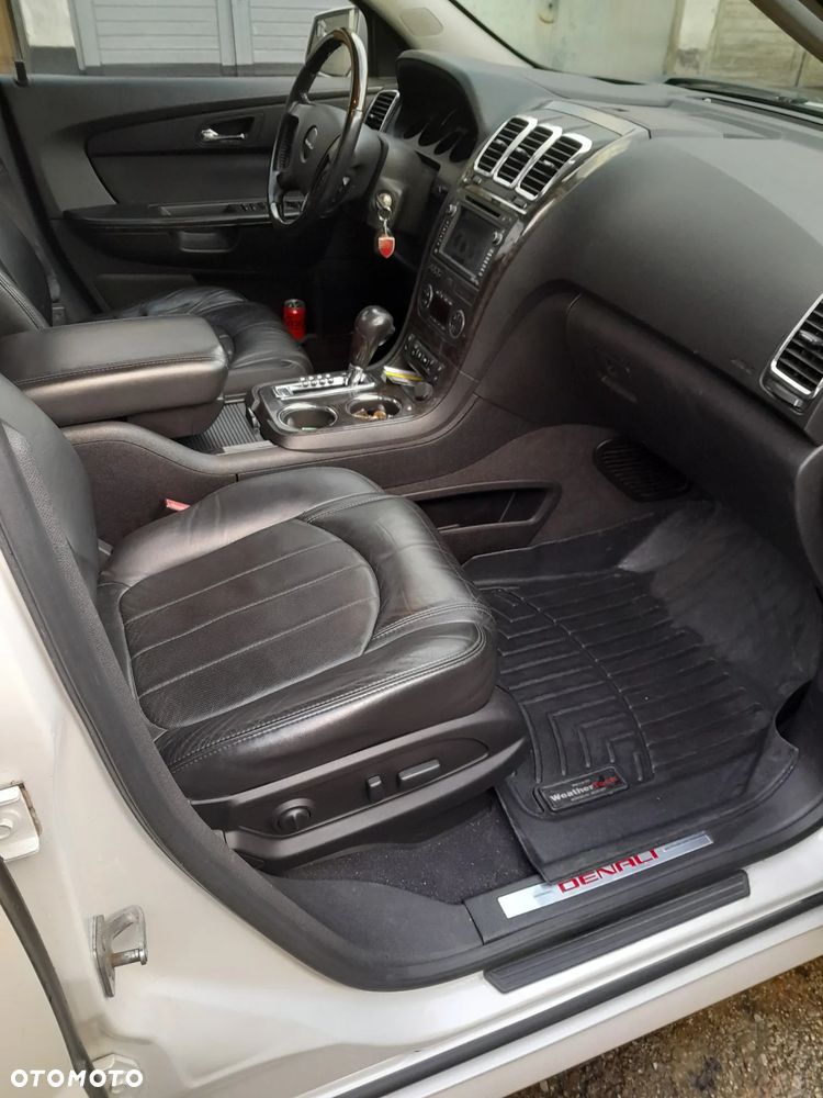 GMC Acadia - 21