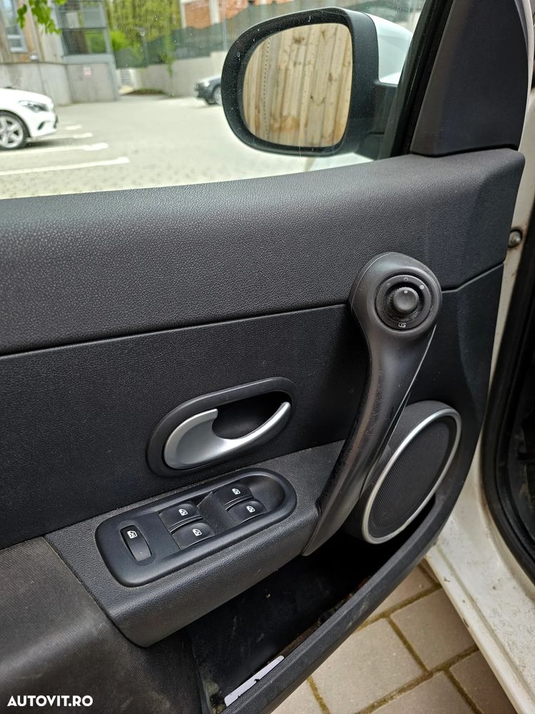 Renault Clio - 25