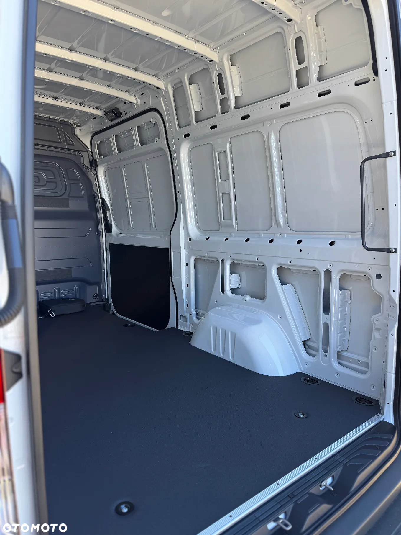Mercedes-Benz eSprinter - 32