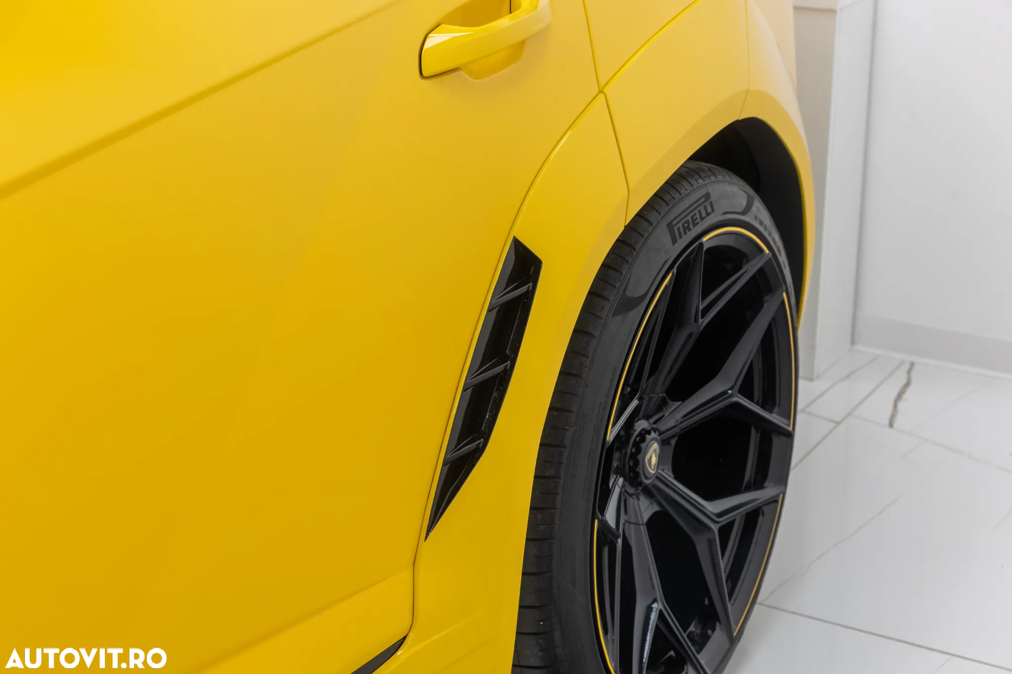 Lamborghini URUS - 32