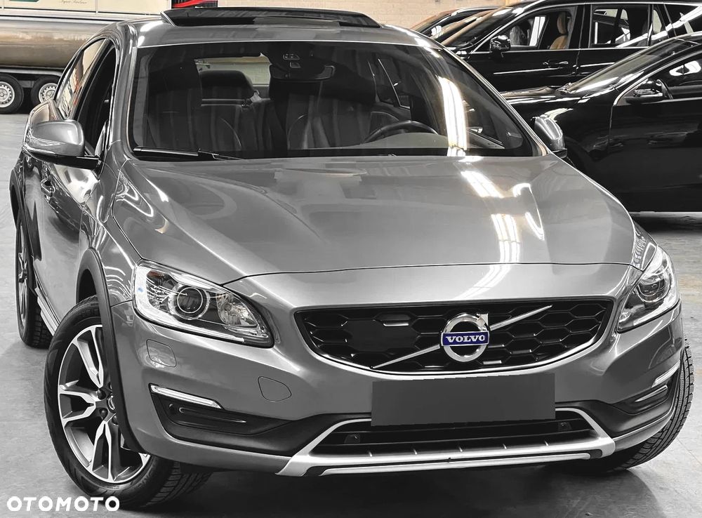 Volvo S60 Cross Country - 13