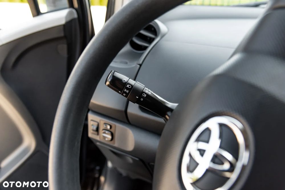 Toyota Yaris 1.33 VVT-i Executive - 28