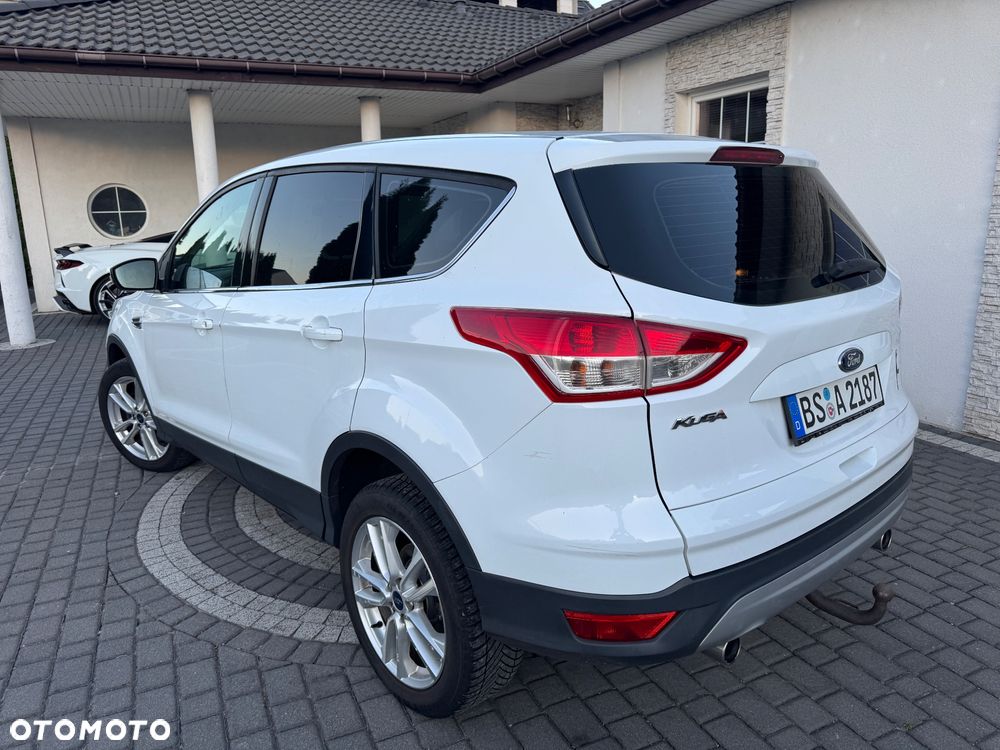 Ford Kuga 2.0 TDCi 2x4 Titanium - 4
