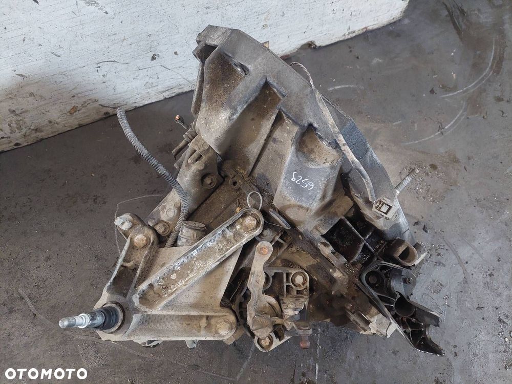 SKRZYNIA BIEGÓW MANUAL 5 BIEGÓW RENAULT CLIO III 1.5 DCI JR5306 - 6
