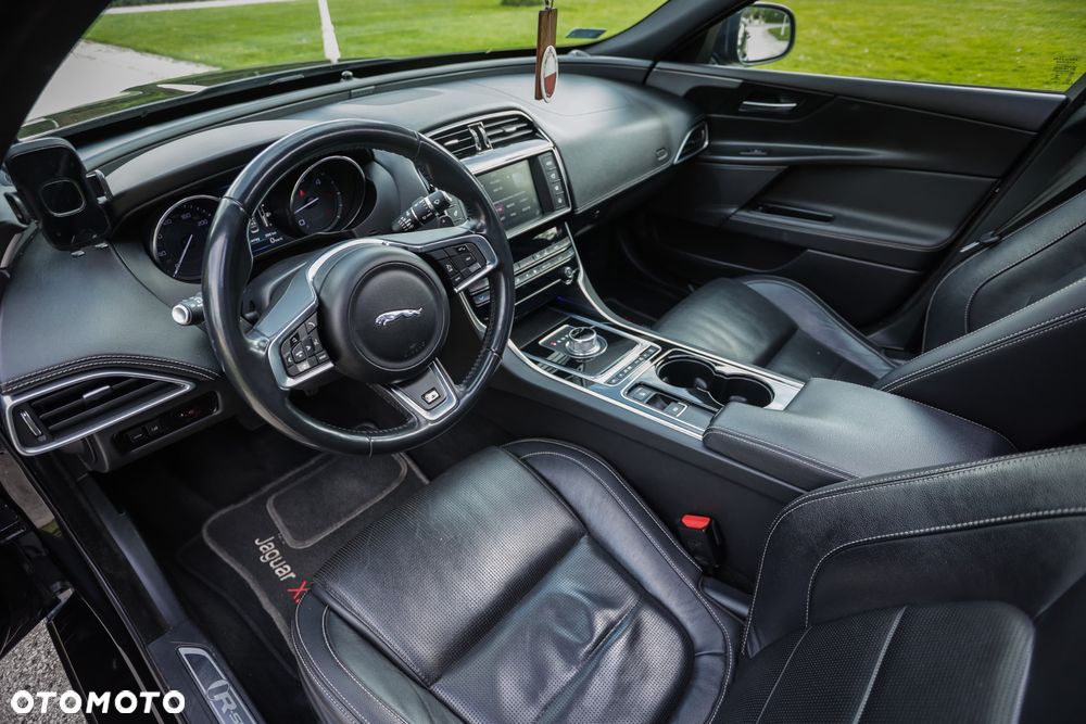 Jaguar XE 20d R-Sport - 16