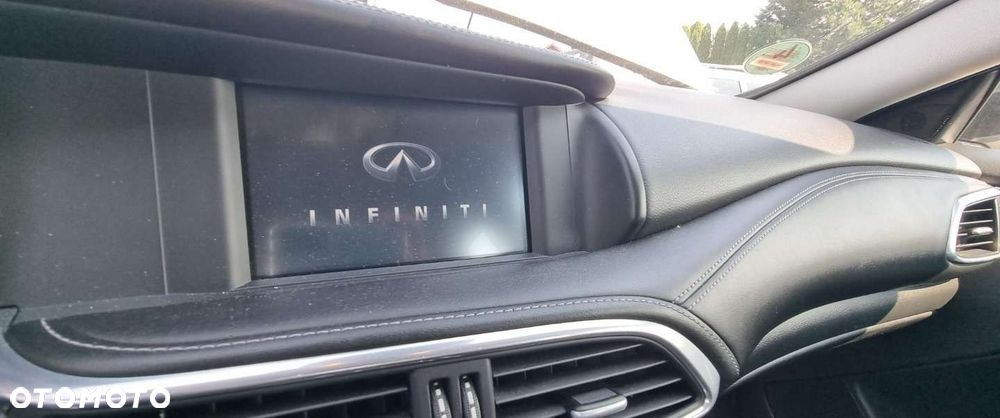 Infiniti Q30 - 13