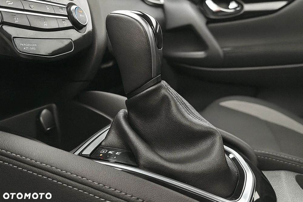 Nissan Qashqai 1.6 DCi Xtronic ACENTA - 14